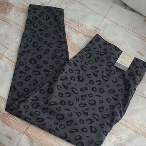 Style & Co. Leggings .. 2x .. Mid‎ Rise .. Comfort Waist .. Black Cheetah